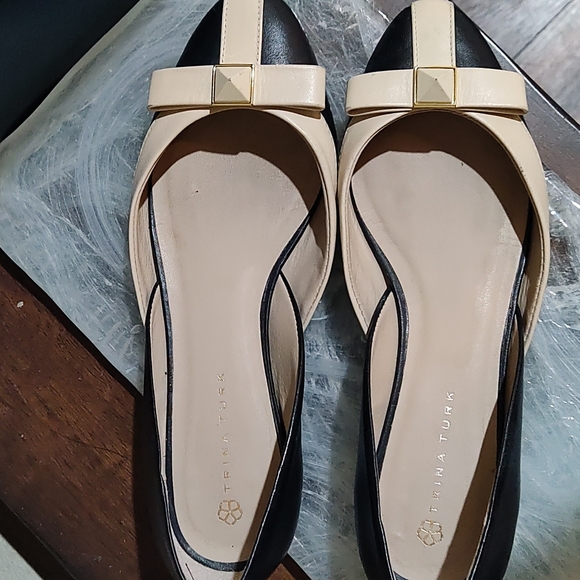 Trina Turk Shoes Classic Trina Turk Black Nude Bow Stud Flat